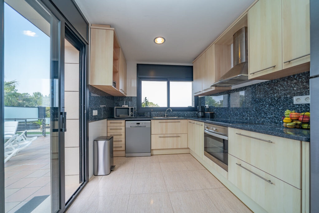 VideoINMO - 03282022 - _A737302