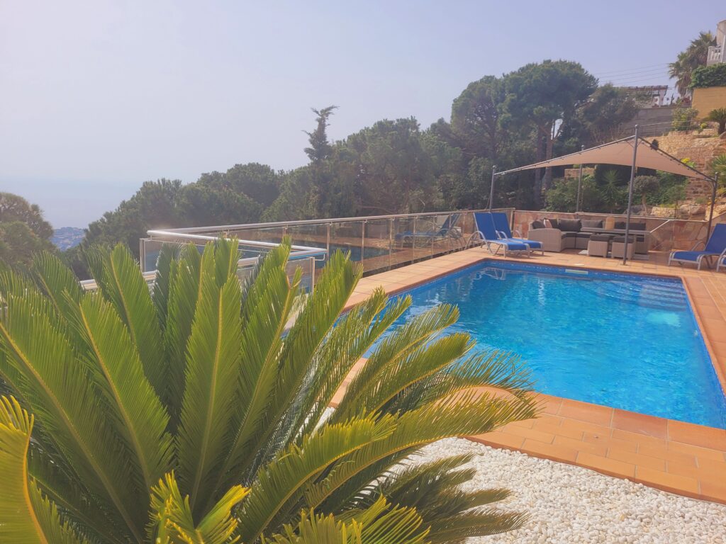 Villa the Swing outdoor pool area 2 scaled