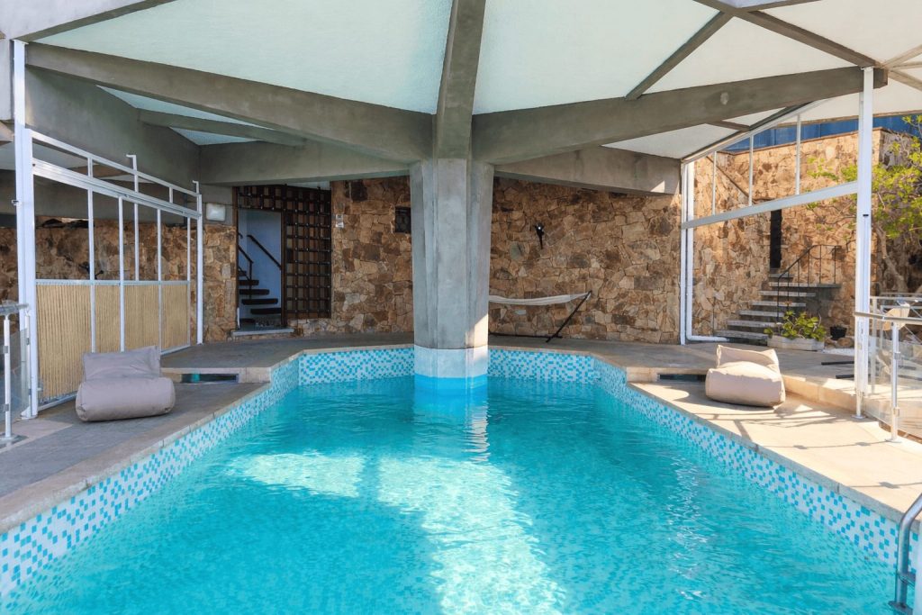 piscina toprock llena