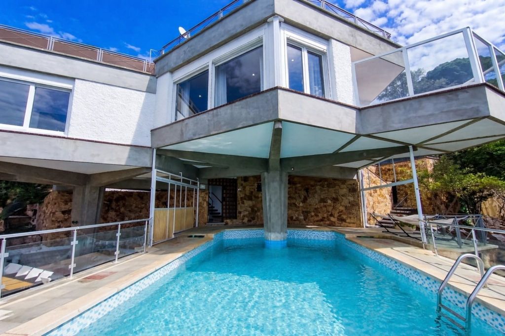 piscina toprock llena 3